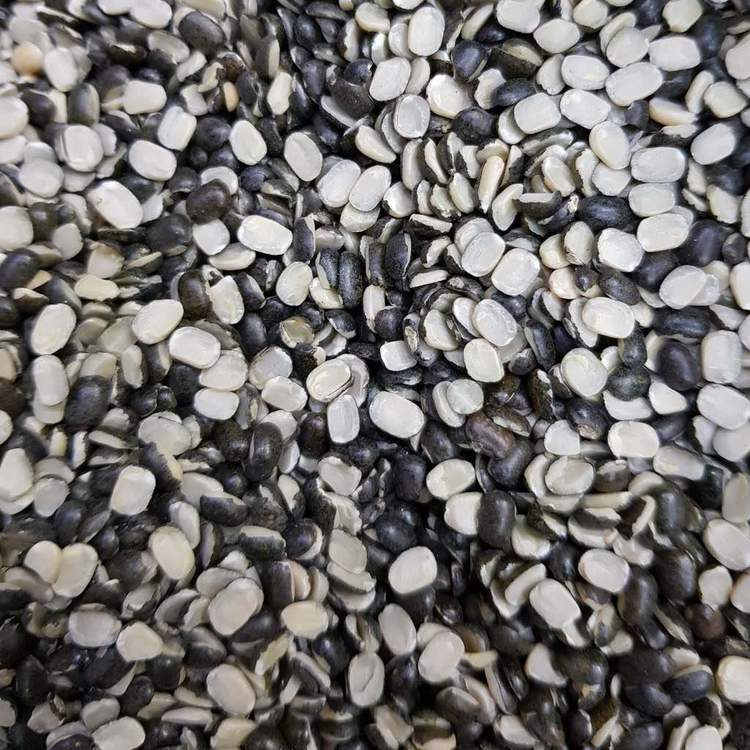 Get the best quality urad chilka from Farmonics